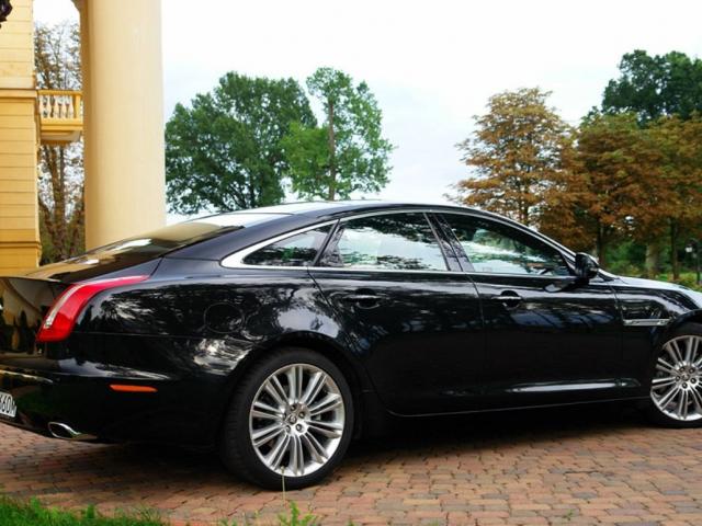 Sedan SWB (2009 - 2015)