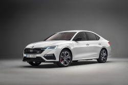 RS Liftback Plug-In (2020 - teraz)